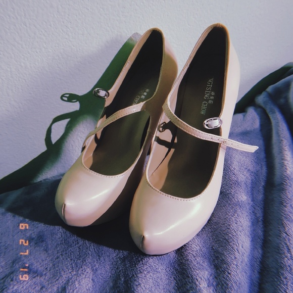 Size 6 US Beige Mary Jane concealed platform heels - Picture 1 of 2